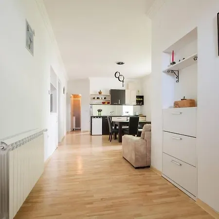 12 Beds 4 Baths 2 Renovated Apts 2nd & 3rd Flr *