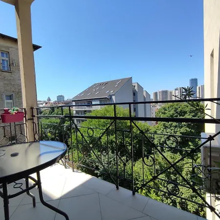 Appartement 12 Beds 4 Baths 2 Renovated Apts 2nd & 3rd Flr