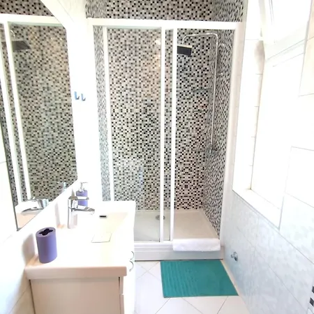 12 Beds 4 Baths 2 Renovated Apts 2nd & 3rd Flr Daire Belgrad