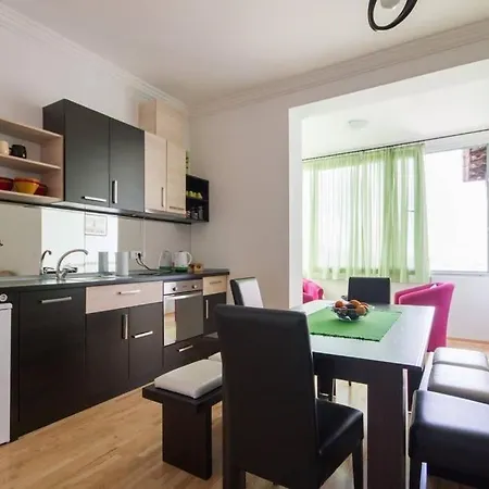 12 Beds 4 Baths 2 Renovated Apts 2nd & 3rd Flr *