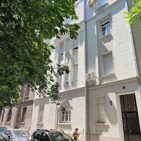 12 Beds 4 Baths 2 Renovated Apts 2nd & 3rd Flr Belgrade