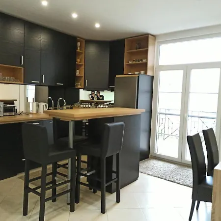 Appartement 12 Beds 4 Baths 2 Renovated Apts 2nd & 3rd Flr *