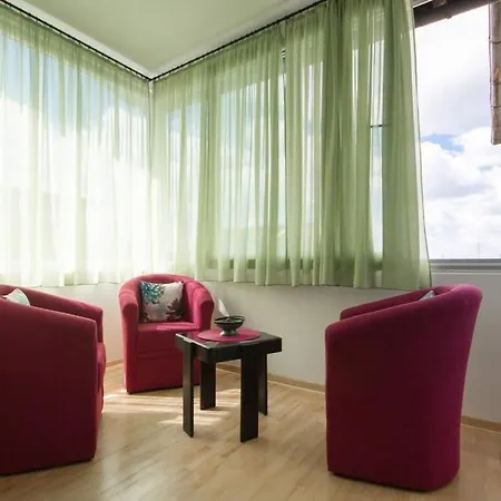 12 Beds 4 Baths 2 Renovated Apts 2nd & 3rd Flr Belgrad