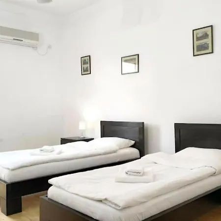 12 Beds 4 Baths 2 Renovated Apts 2nd & 3rd Flr