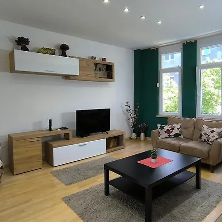 12 Beds 4 Baths 2 Renovated Apts 2nd & 3rd Flr Appartement *