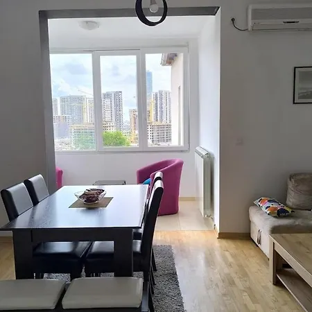 Appartement 12 Beds 4 Baths 2 Renovated Apts 2nd & 3rd Flr *